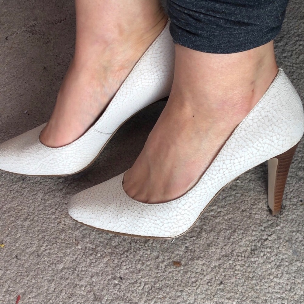 ✨PRICE DROP✨Tahari Heels